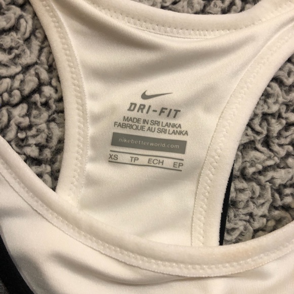 NWOT Nike Dri-Fit Grey Exercise Top w Built in Bra - Picture 4 of 4